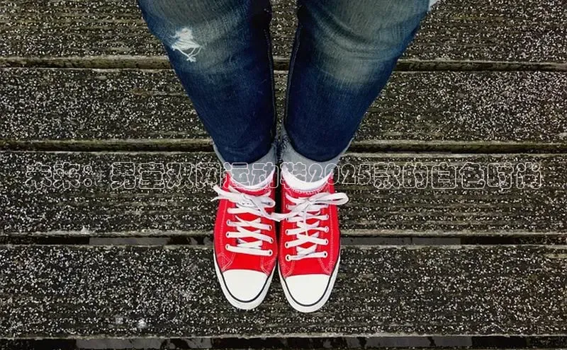 未来：男童双网运动鞋2025款的白色时尚